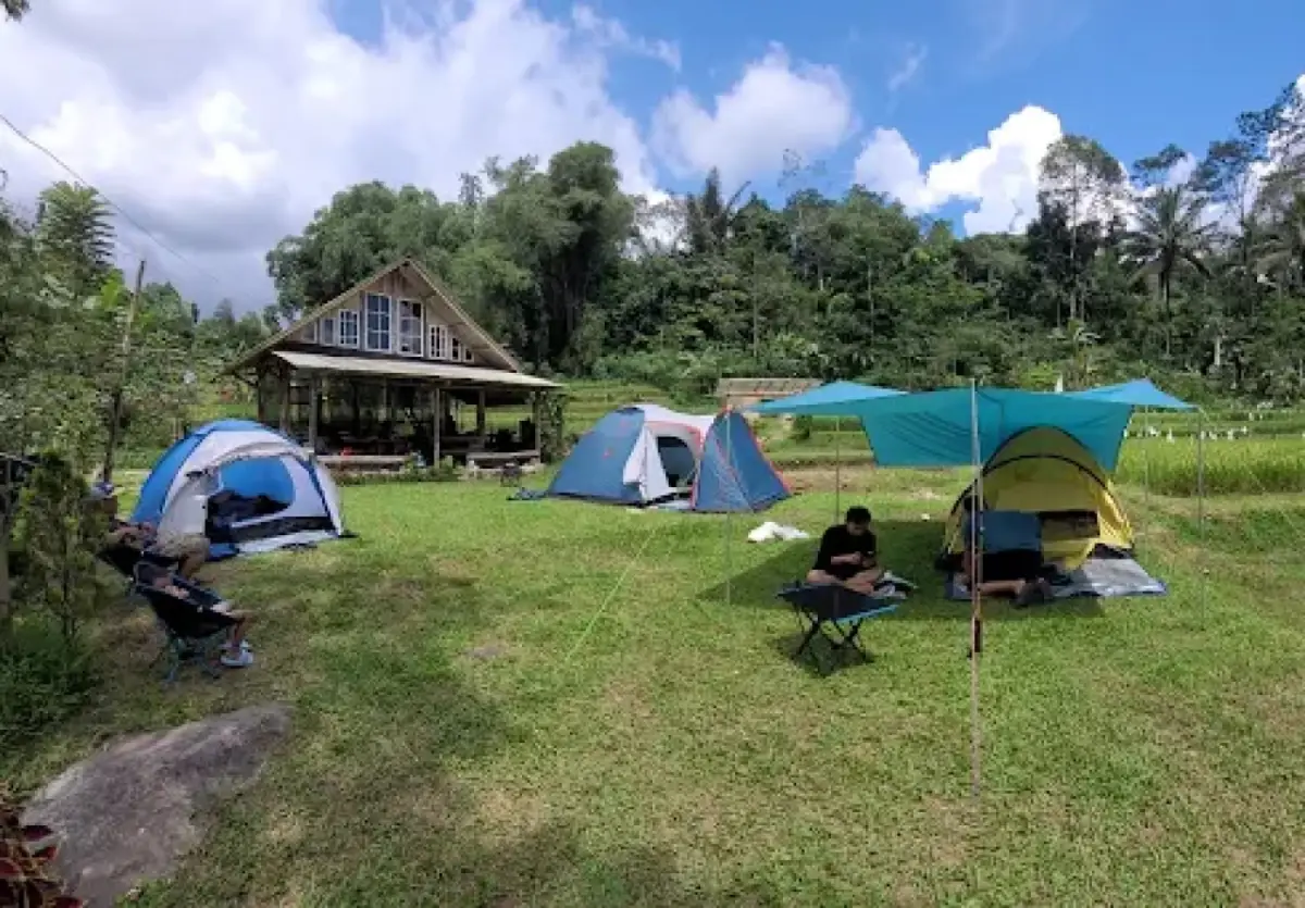 Camping di Lembah Dekat Situ Gunung, Ada Sungai dan Suasana Alam yang Tenang