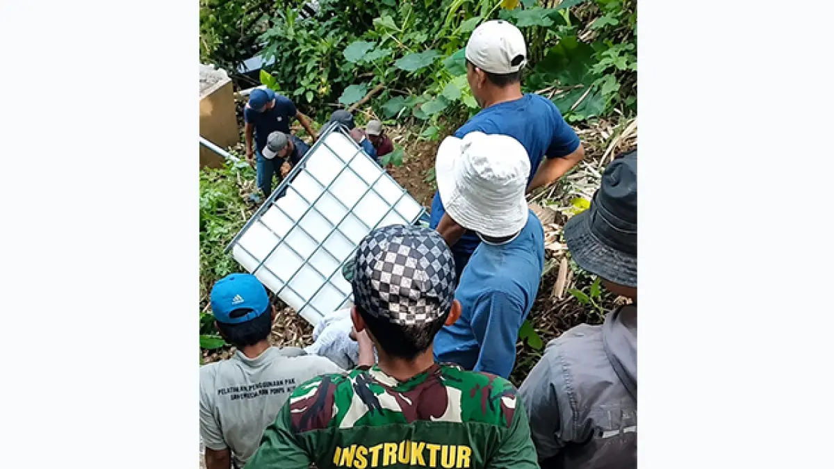 Penampungan Air untuk Warga Lembur Pasir Sukabumi.