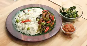 Resep Nasi Liwet dan Oseng Cumi Cabai Gendot, Hidangan Sunda Favorit Keluarga (Sumber : Youtube | Devina Hermawan)
