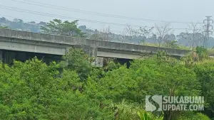 Lokasi ditemukannya mayat di kawasan kolong Tol Bocimi,  Kampung Langkob, Desa Cibunarjaya, Kecamatan Ciambar, Kabupaten Sukabumi, Selasa (29/9/2026). | Foto: Istimewa