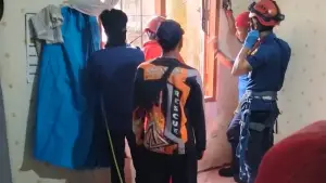 Proses evakuasi Iwan Setiawan (62 tahun), warga Kecamatan Nagrak, Kabupaten Sukabumi, yang jatuh ke dalam sumur di Kampung Nagrak Kaum, Desa Nagrak Selatan, Selasa (29/9/2026). | Foto: P2BK Nagrak
