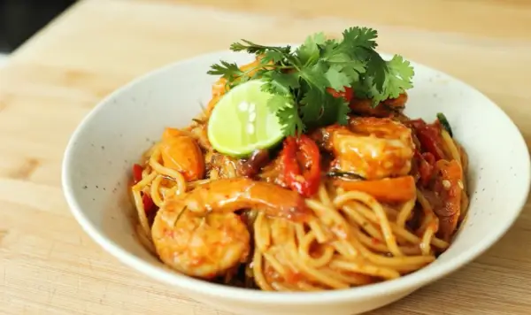 Resep Tom Yum Spaghetti, Hidangan Gurih dan Pedas yang Menyegarkan (Sumber : Youtube | Devina Hermawan)