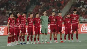 Para pemain Timnas Indonesia tengah melakukan one minute silent tragedi Kanjuruhan di laga FIFA ASEAN Cup 2026 menghadapi Bangladesh (Sumber: Instagram/@timnasindonesia)