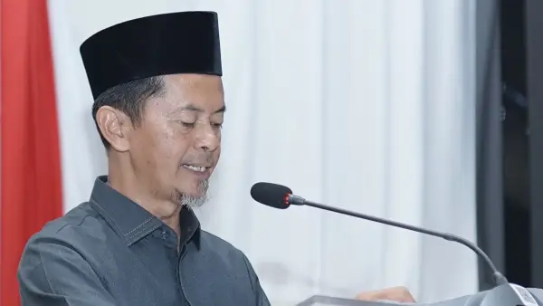 Juru bicara  Fraksi PKS Iwan Ridwan dalam Rapat Paripurna DPRD Kabupaten Sukabumi di Palabuhanratu, Kamis 1 Oktober 2026. (Sumber: dok dprd)