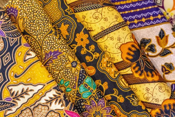35 Ucapan Hari Batik Nasional yang Menarik Untuk di Media Sosial (Sumber : freepik.com/@wirestock)