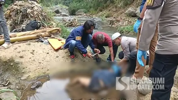 Polisi saat evakuasi korban di sungai Cipelang, Kelurahan Benteng, Kecamatan Warudoyong, Kota Sukabumi. Jumat (2/10/2026). (Sumber : SU/Asep Awaludin).