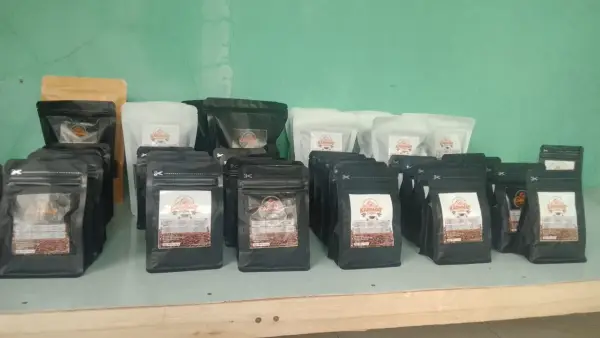 Produk kopi asal Gunung Karamat, Kecamatan Cisolok, Kabupaten Sukabumi yang dipasarkan dengan nama Karamat Coffee. (Sumber Foto: Istimewa)