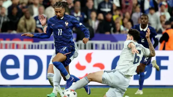Aksi Michael Olise di laga Prancis menghadapi Italia. (Sumber: web/reuteus.com)