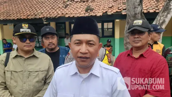 Wakil Bupati Sukabumi, Andreas saat diwawancarai usai menjau lokasi terdampak bencana di Cicurug. Sabtu (3/10/2026). (Sumber: sukabumiupdate.com)
