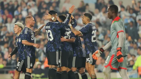 Aksi para pemain Argentina saat menghadapi Burkina Faso di laga persahabatan. (Sumber: web/AFA.com)