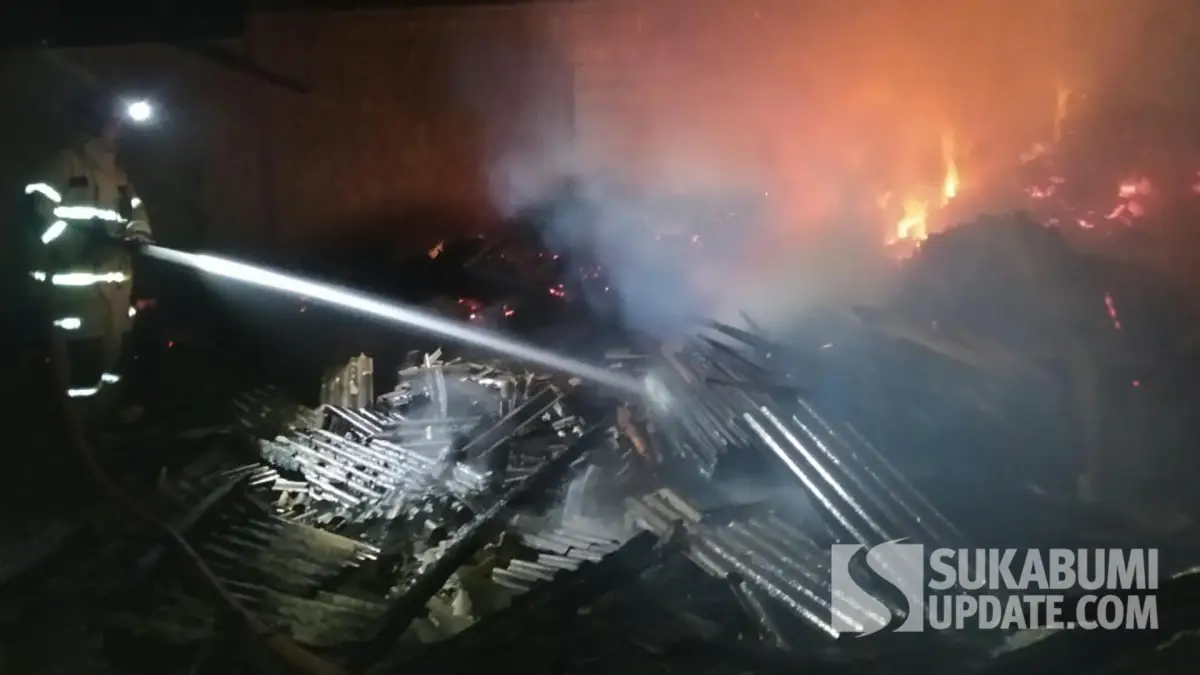 Pabrik Palet Kayu di Parakansalak Sukabumi Terbakar, Kerugian Capai Rp100 Juta