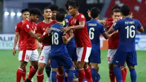 Aksi para pemain Timnas Indonesia menghadapi Thailand di Piala AFF 2016. (Sumber: Pinterest)