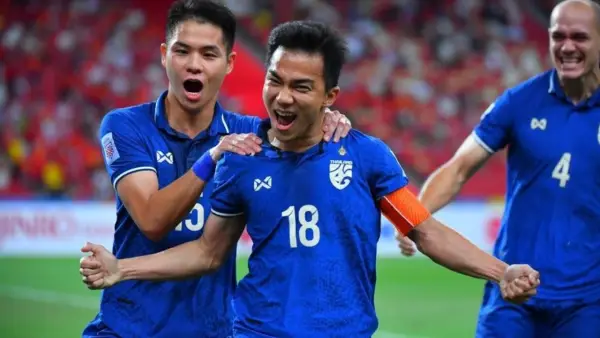 Aksi Chanatip Songkrassin saat membela Timnas Thailand. (Sumber: Pinterest)