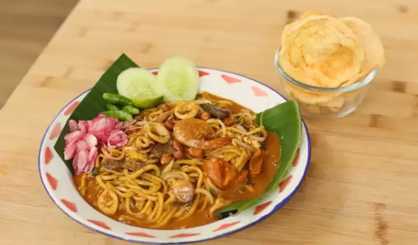 Resep Mie Aceh, Hidangan Gurih Beraroma Rempah yang Menggugah Selera Makan (Sumber : Youtube | Devina Hermawan)