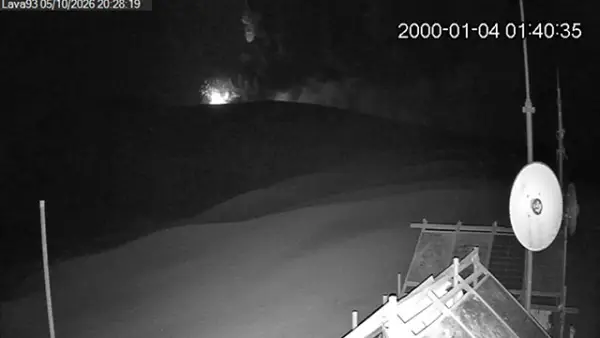Gunung Anak Krakatau Erupsi pada Senin (5/10/2026), malam. (Sumber : Magma).
