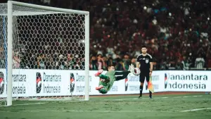 Aksi penyelamatan Emil Audero saat membela Timnas Indonesia di final FIFA ASEAN Cup 2026 menghadapi Thailand. (Sumber: Instagram/@emil_audero)