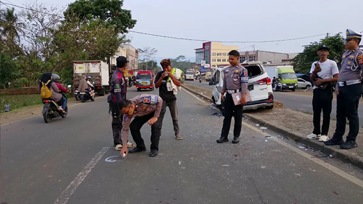Bahaya Microsleep, Truk Boks Seruduk Dua Mobil di Jalur Lingkar Selatan Sukabumi