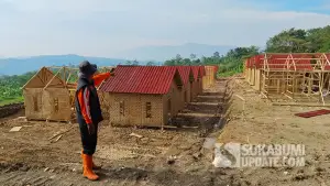 Pembangunan Hunian Tetap (Huntap) di Kampung Mubarakah di Cikadu, Kecamatan Palabuhanratu, Kabupaten Sukabumi. (Sumber : Sukabumiupdate.com).