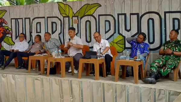 Sosialisasi pembangunan ruang terbuka publik lapang sekarwangi Cibadak Kabupaten Sukabumi (Sumber: dok disperkim)
