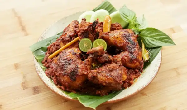 Resep Ayam Bakar Bumbu Rujak, Bumbu Meresap dan Empuk Bikin Ketagihan (Sumber : Youtube | Devina Hermawan)