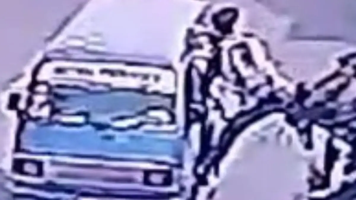 Ribut Pelajar SMP: Dibalik Aksi Nangkel Angkot Tendang Motor di Sukabumi: Korbannya Pedagang Es