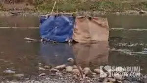 Bilik Mandi di Sungai Cibuni Sukabumi (Sumber: sukabumiupdate)