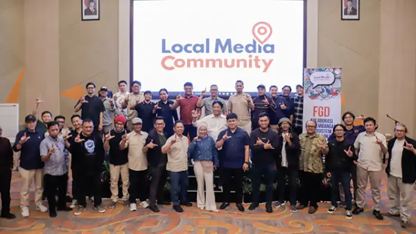 Sejumlah pimpinan media lokal dan organisasi pers bahas keberlanjutan ekosistem media di tengah wacana revisi UU Hak Cipta dalam Focus Group Discussion di Bandung, Jawa Barat, Kamis (8/10/2026). (Sumber : Local Media Community.)