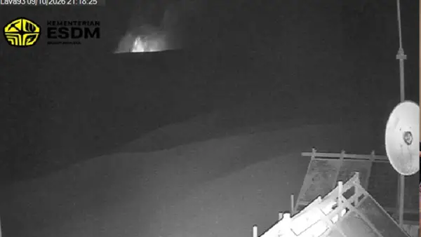 Erupsi Gunung Anak Krakatau pada hari Jumat, 09 Oktober 2026, pukul 21:17 WIB. (Sumber : Magma).