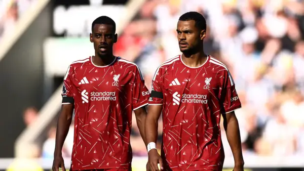 Alexander Isak dan Cody Gakpo akan absen membela Liverpool menghadapi Manchester City. (Sumber: web/reuteus.com)