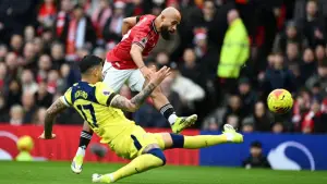 Aksi Bryan Mbuemo saat membela Manchester United vs Tottenham Hotspurs di Liga Inggris. (Sumber: web/manutd.com)