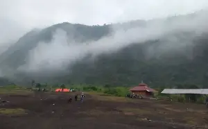 Pasir Datar Galunggung, tempat camping di Tasikmalaya yang suasananya disebut mirip seperti di Bromo. (Sumber : Gmaps)