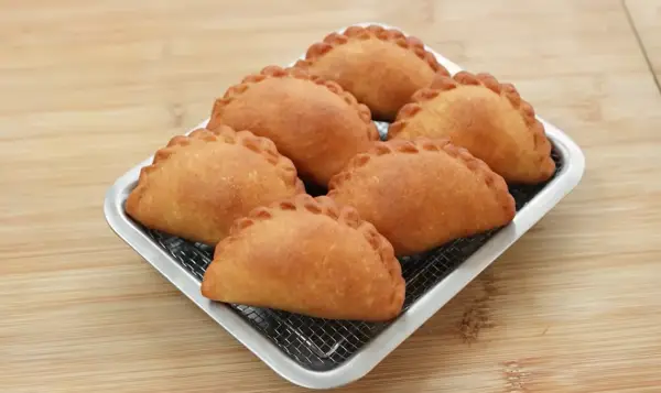 Resep Panada Tongkol Rica, Hidangan Gurih dan Kenyal yang Bikin Ketagihan (Sumber : Youtube | Devina Hermawan)