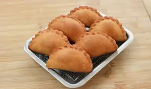 Resep Panada Tongkol Rica, Hidangan Gurih dan Kenyal yang Bikin Ketagihan (Sumber : Youtube | Devina Hermawan)