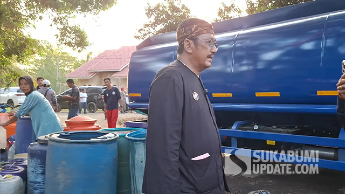 Dampak Kemarau Panjang, Pemkab Sukabumi Salurkan Ribuan Liter Air Bersih ke Desa Mekarsari