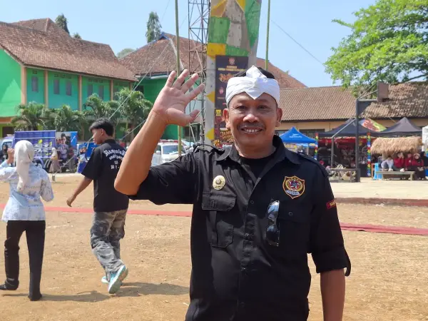 Ketua DPC Cidolog JTM, H. Supyan Hermawan, saat memberikan keterangan pada gelaran Jampang Ngabhuana 3 di Lapang Lodaya, Surade, Sukabumi. (Sumber: dok tim)