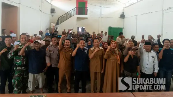 Peserta sosialisasi proyek pembangunan Daerah Irigasi (DI) Citarik yang melintasi Desa Cikadu dan Desa Citarik, Kecamatan Palabuhanratu, Kabupaten Sukabumi. (Sumber Foto: Istimewa)