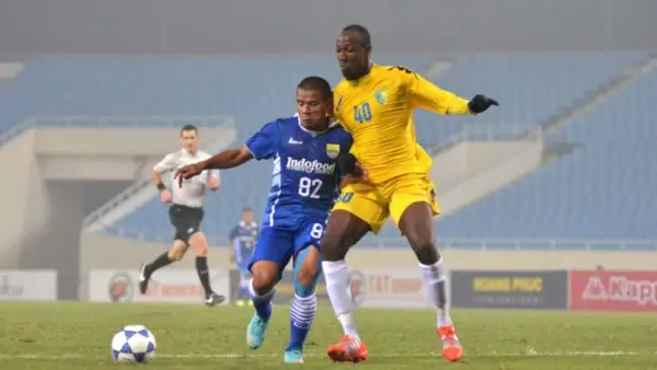 Aksi Tantan saat membela Persib Bandung vs Hanoi T&T dalam lanjutan Kualifikasi Liga Champions Asia 2015. (Sumber: web/the-afc.com)