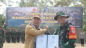 Wakil Bupati Sukabumi Andreas saat menghadiri pembukaan program TMMD ke-130 Tahun Anggaran 2026 di Desa Mekarjaya, Kecamatan Ciemas, Selasa (13/10/2026). (Sumber : Dokpim)