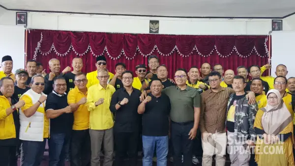 Ketua DPD Partai Golkar Jawa Barat, Dani Muttaqien Syafiuddin bersama pengurus partai Golkar Kabupaten Sukabumi (Sumber: sukabumiupdate)