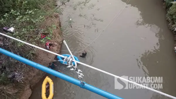 Proses pencarian oleh tim gabungan kepada seorang pria dilaporkan tenggelam di Sungai Cicatih Sukabumi, Rabu (14/10/2026). (Sumber : SU/Ibnu Sanubari).