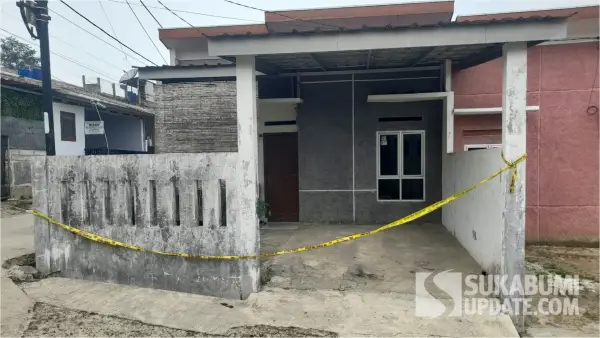 Kondisi rumah kontrakan di Perumahan Iscalton Residence Blok C-9, Parungkuda Sukabumi, tempat seorang pria lansia ditemukan meninggal dunia, Kamis (15/10/2026). (Sumber Foto: SU/Ibnu)