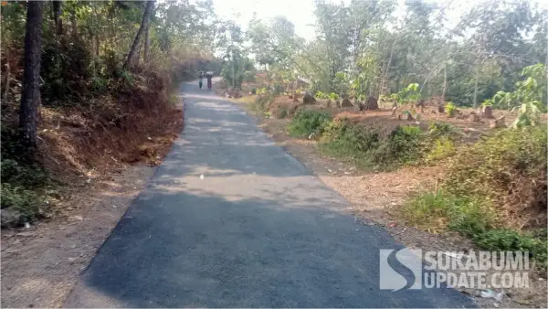 Kini mulus, Ruas jalan Bojongjengkol-Miramontana di Desa Neglasari Kecamatan Purabaya, Kabupaten Sukabumi tuntas diaspal Dinas PU. (Sumber : Istimewa)