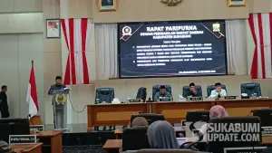 Wakil Bupati Sukabumi Andreas menyampaikan jawaban Bupati atas pandangan umum fraksi-fraksi DPRD terkait Raperda perubahan SOTK, Rabu (14/10/2026). (Sumber Foto: SU/Ilyas)