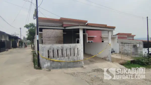 TKP penemuan lansia meninggal di Perumahan Iscalton Residence, Kampung Bojonglarang RT 04/02, Desa Pondokkaso Landeuh, Kecamatan Parungkuda, Kabupaten Sukabumi, (Sumber: sukabumiupdate)