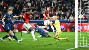 Aksi Alphadjo Cisse saat mencetak gol untuk AC Milan menghadapi RB Salzburg di Liga Eropa. (Sumber: web/reuteus.com)
