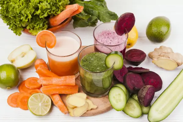 Ilustrasi jus sayuran yang bagus untuk jantung (Sumber : Freepik/@wirestock)