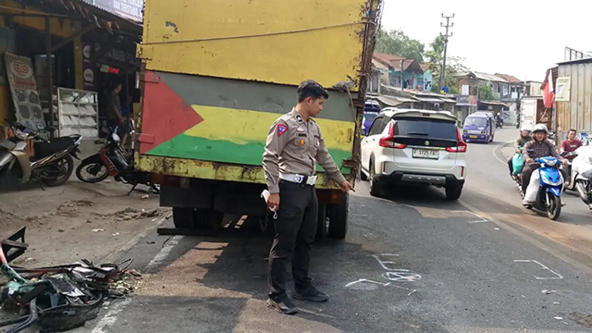Kronologi Dua Truk Tabrakan di Parungkuda Sukabumi, Tiga Orang Luka-luka