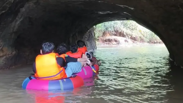 Aktivitas wisata river tubing di Desa Wisata Purwasari, Kecamatan Cicurug, Kabupaten Sukabumi. | Foto: Istimewa