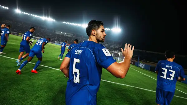 Aksi Sandy Walsh saat perkuat Persib Bandung di ACL Two vs Viettel FC (Sumber: web/persib.co.id)