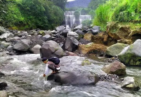 Sungai Citiis, salah satu destinasi wisata air yang ada di kaki Gunung Salak, Bogor. (Sumber : Gmaps)
